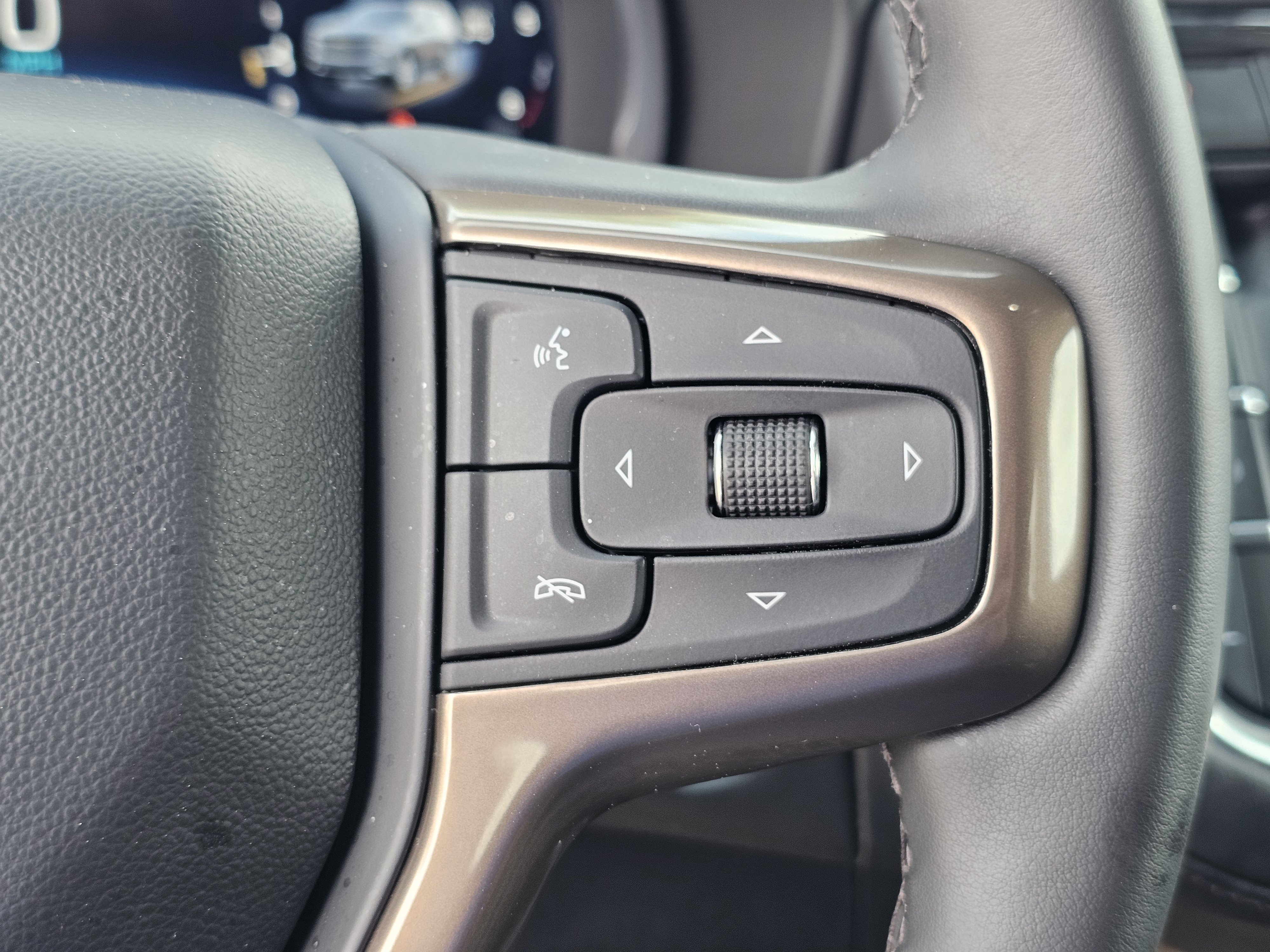Used 2023 Iridescent Pearl Tricoat Chevrolet High Country image 26