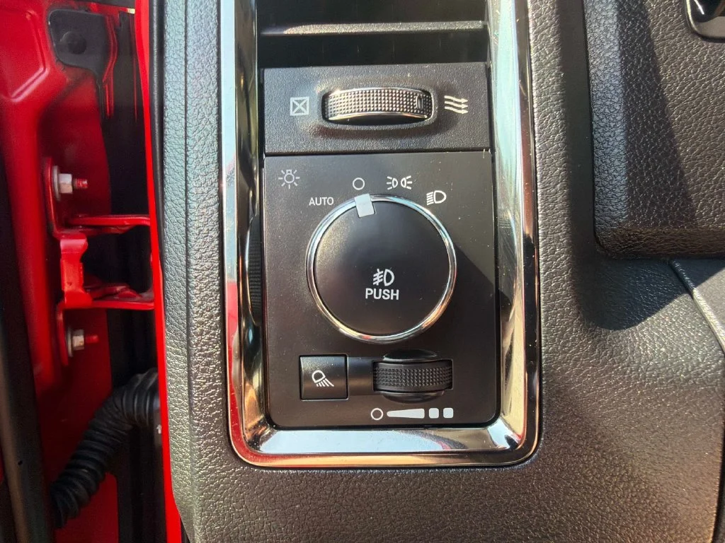 Used 2016 Red Ram Sport image 31