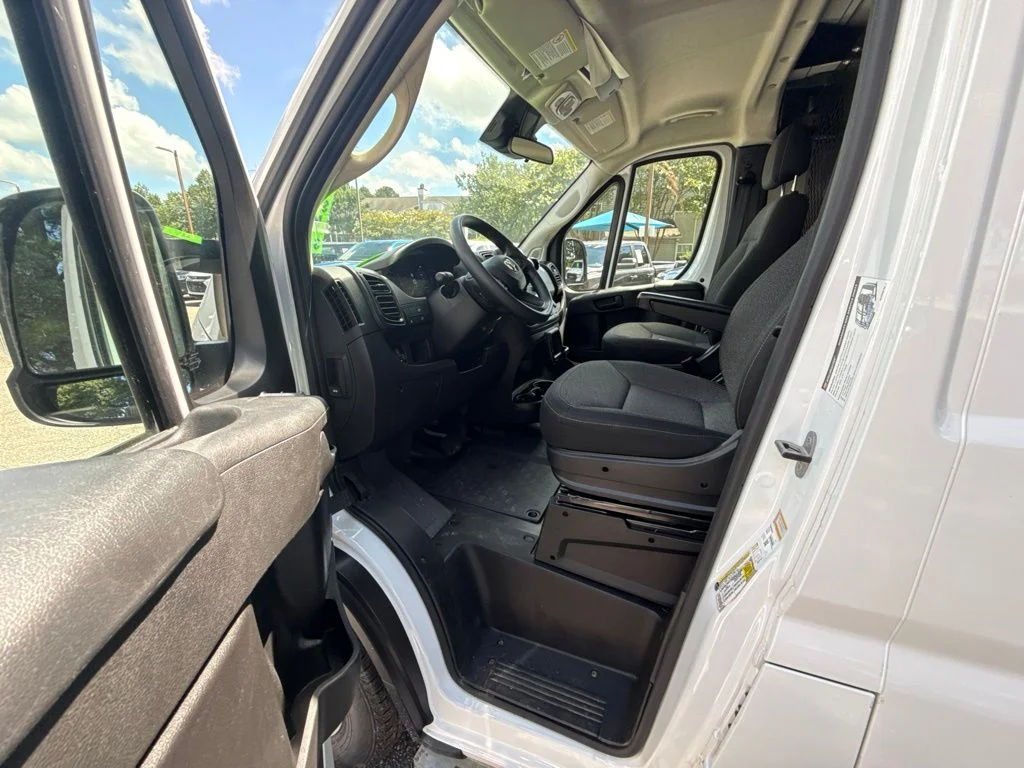 Used 2025 White Ram Base image 13