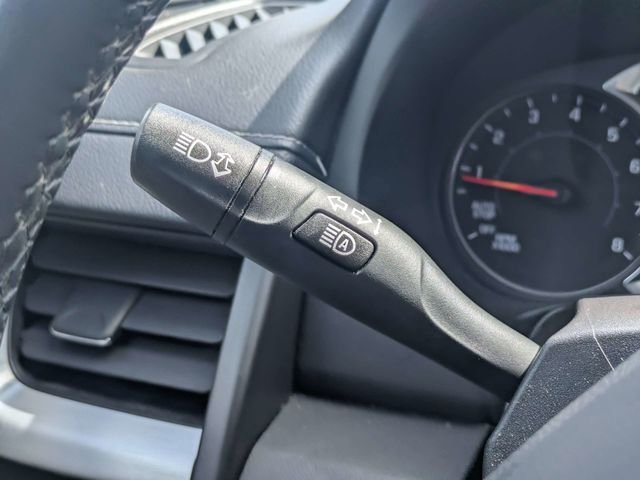 Used 2024 White GMC SLT image 27