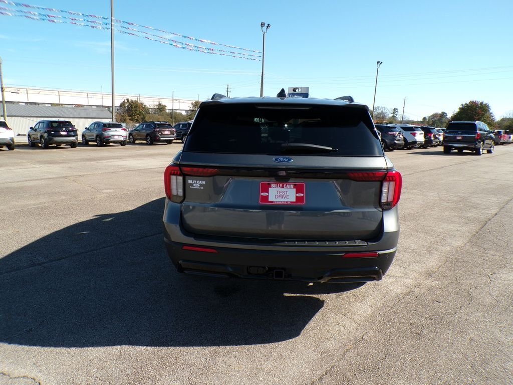 New 2026 Carbonized Gray Metallic Ford ST-Line image 6