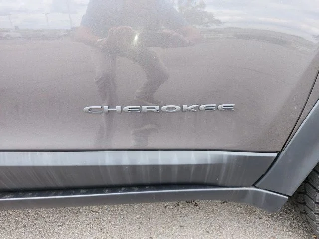 Used 2019 Crystal Metallic Jeep Trailhawk image 15