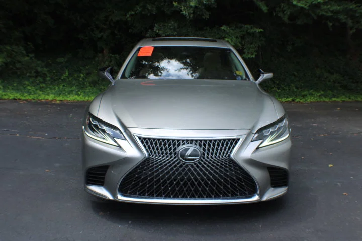 Used 2018  Lexus  image 17