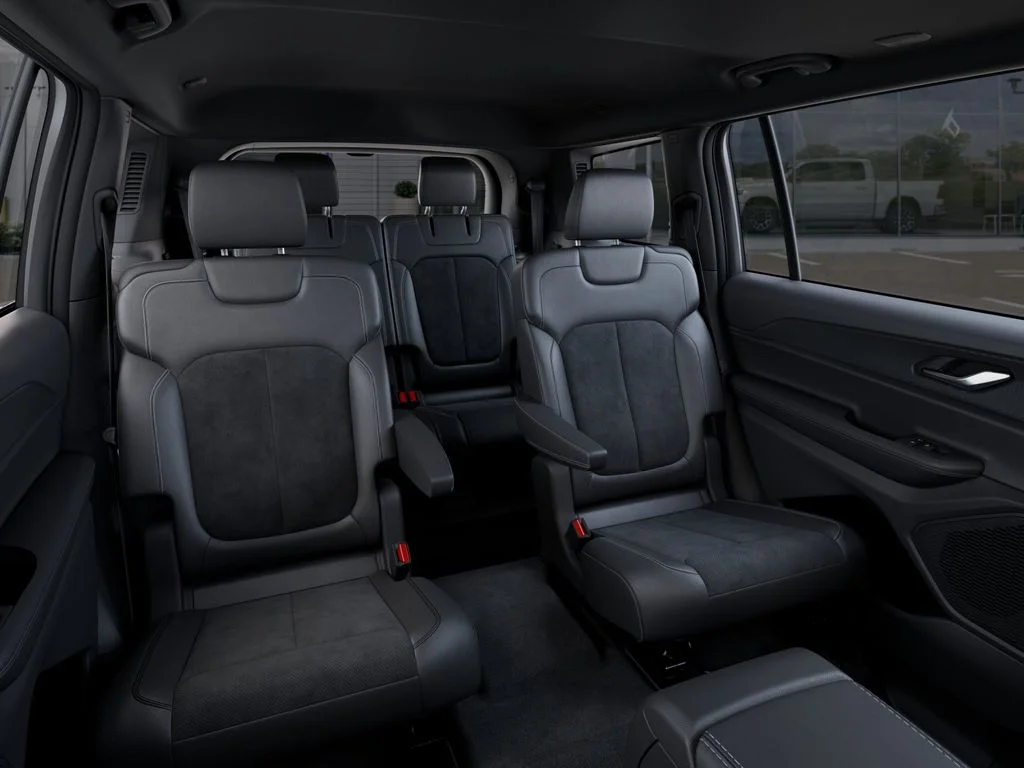 New 2025 Bright White Clear-Coat Exterior Paint Jeep Altitude X image 16