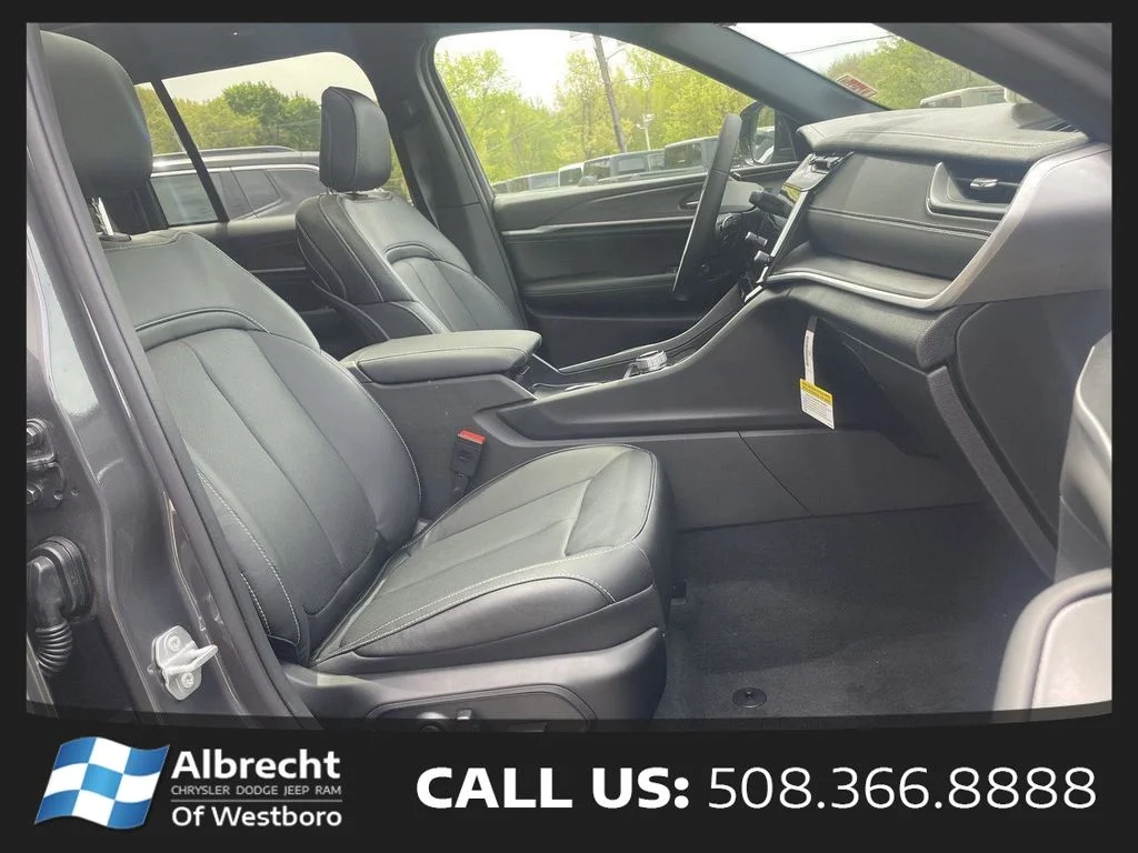 New 2026 Baltic Gray Metallic Clear-Coat Exterior Paint Jeep Limited Reserve image 16