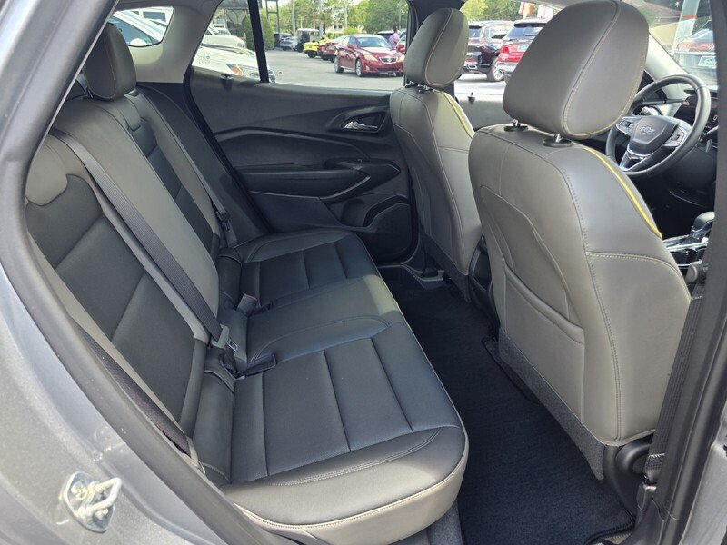 Used 2025 Sterling Gray Metallic CHEVROLET FWD 4DR ACTIV image 17