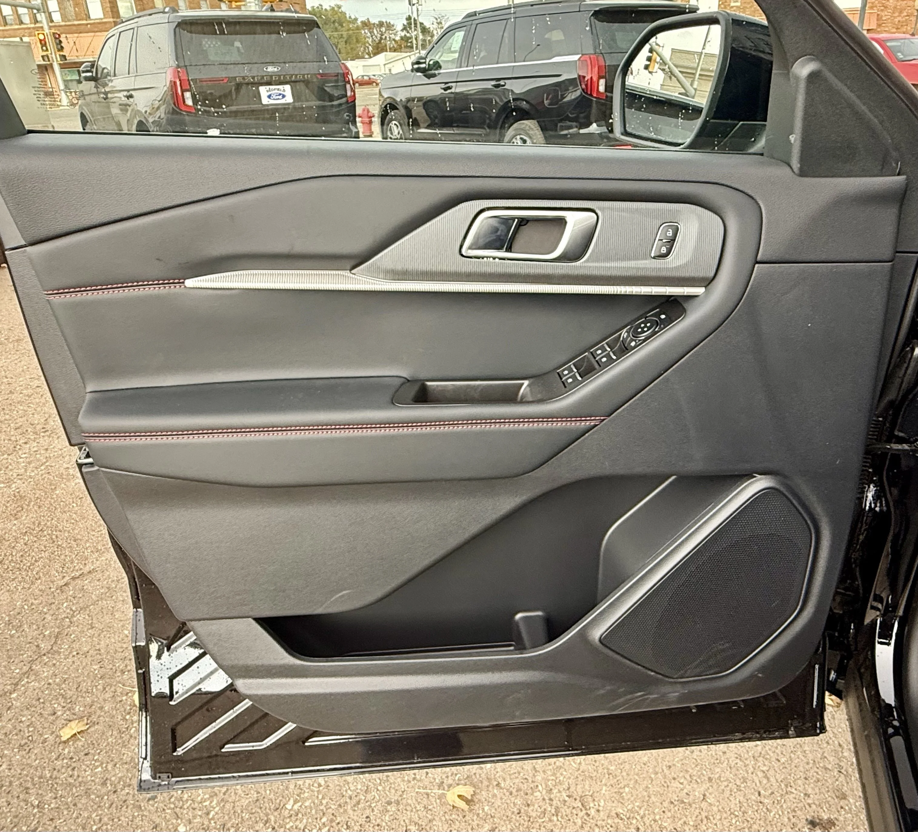 2026 Ford Explorer ST-Line - Photo 9
