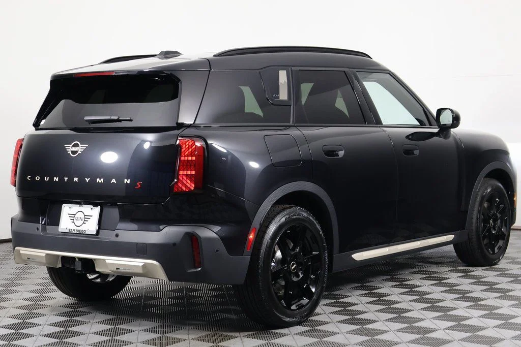New 2027 Midnight Black MINI Iconic image 2
