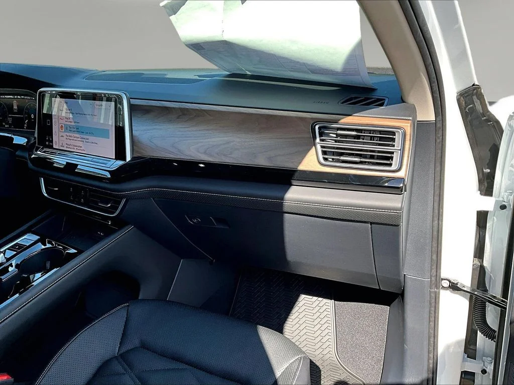 New 2026 White/off-white Volkswagen SE w/Technology image 25