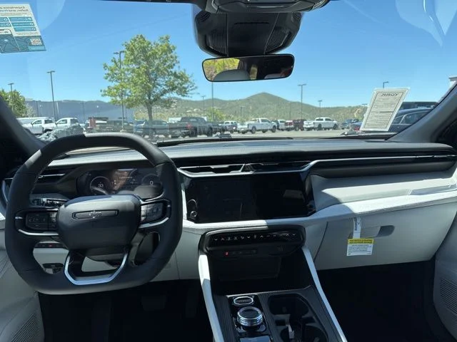 New 2026 Bright White Clear-Coat Exterior Paint Jeep Laredo image 9