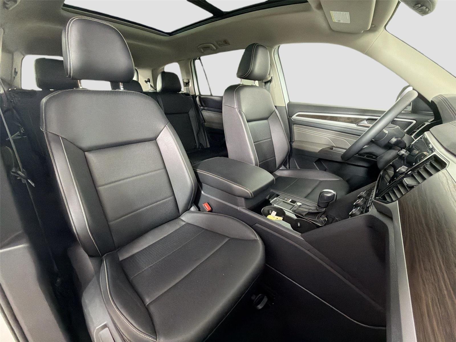 Certified Used 2023  Volkswagen 2.0T SE w/Technology image 27