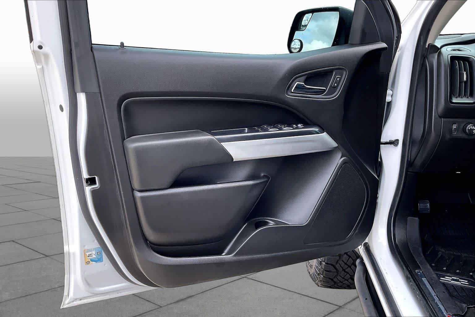 Used 2018 Summit White Chevrolet 4WD ZR2 image 20