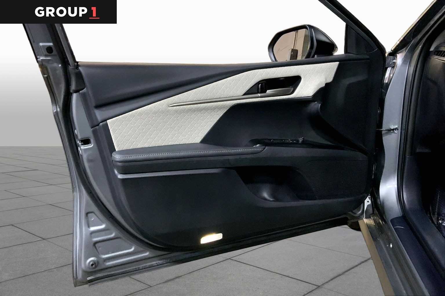 Used 2025 Heavy Metal Toyota XLE image 22