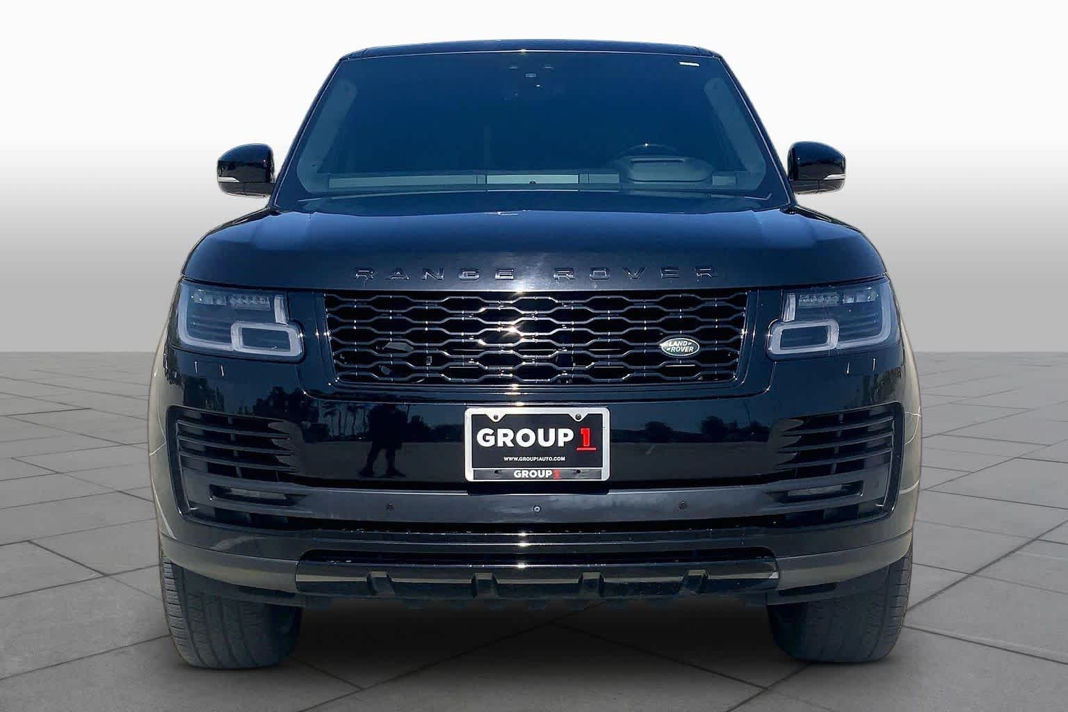 Used 2018 Santorini Black Metallic Land Rover  image 4