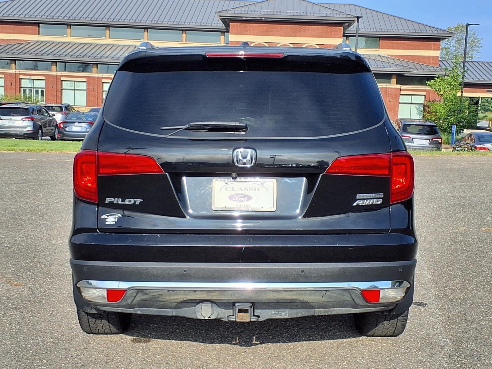 Used 2016 Crystal Black Pearl Honda Touring image 10