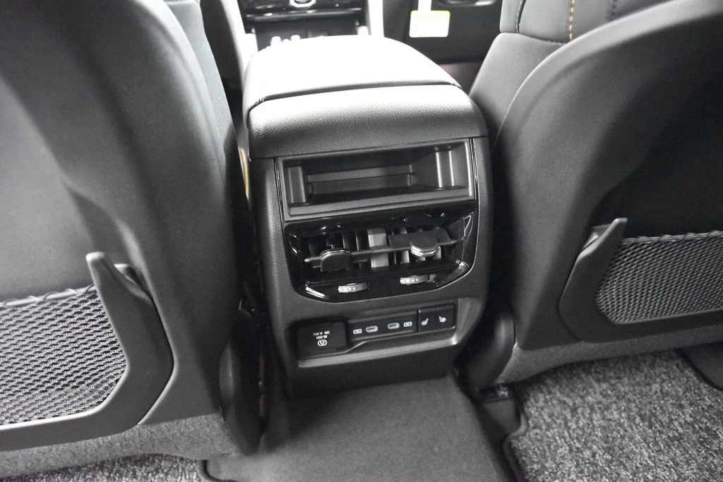 New 2026 Bright White Clearcoat Jeep  image 31