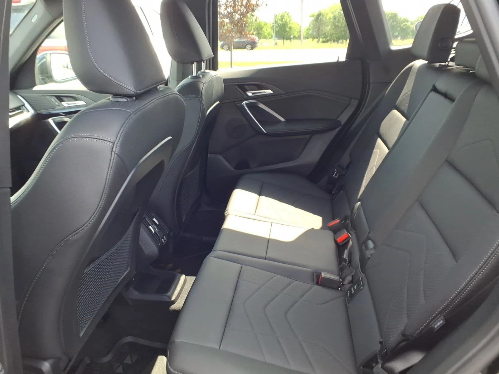 Used 2023 Black Sapphire Metallic BMW xDrive28i image 24