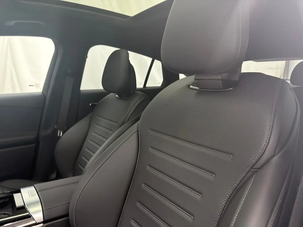 New 2027 White Mercedes-Benz GLC 300 image 13