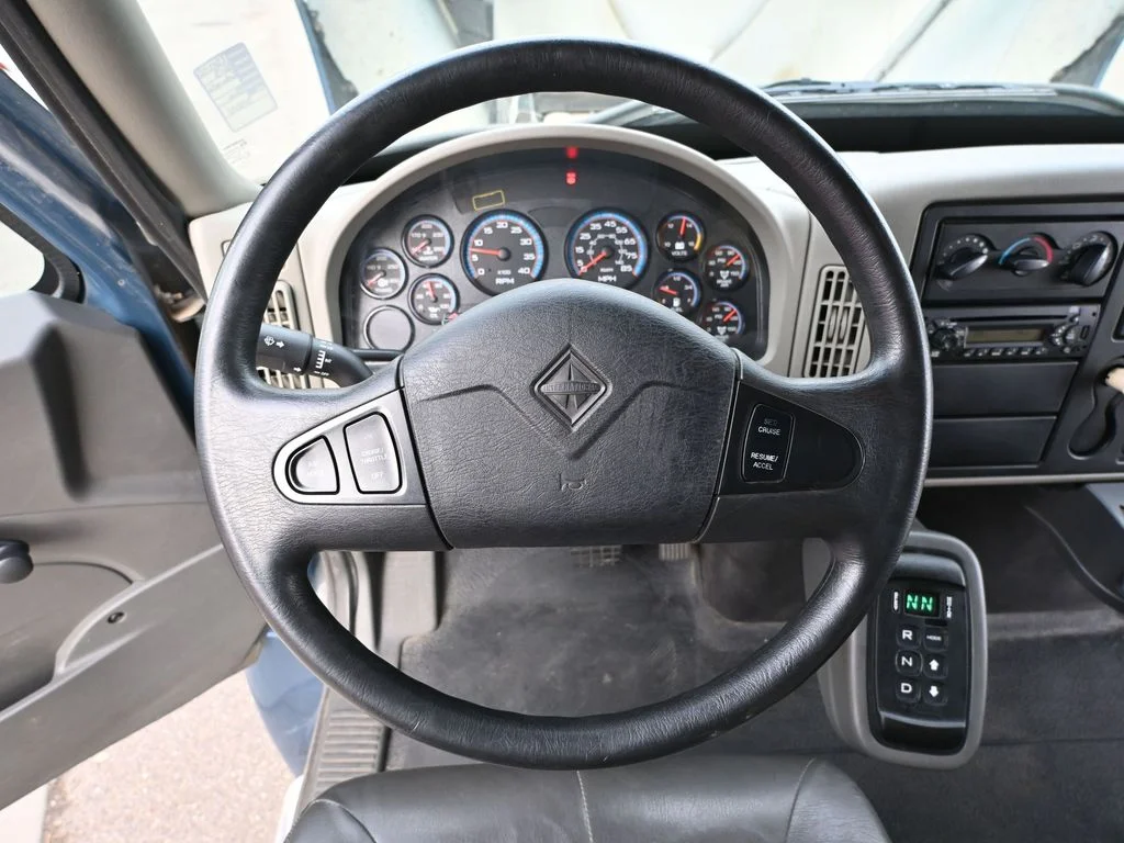 Used 2013 Blue International Series 4400 image 32