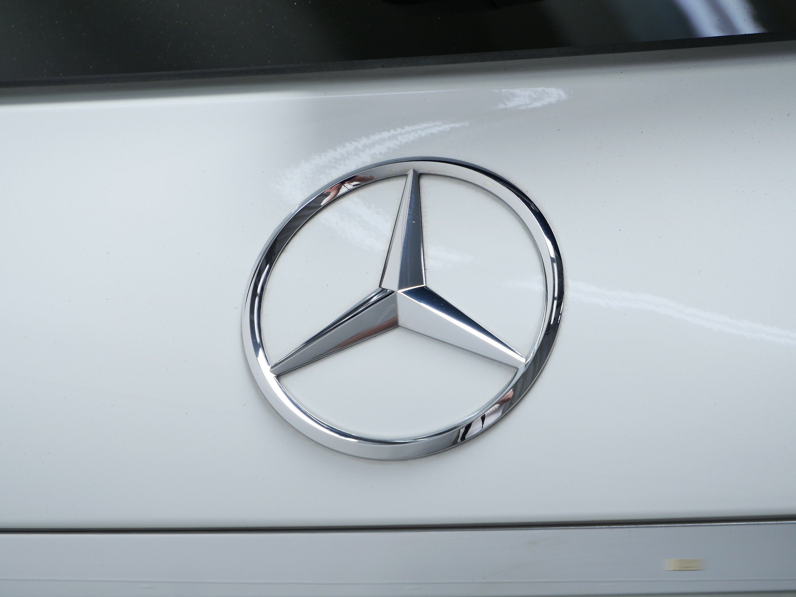 Certified Used 2025 MANUFAKTUR Moonlight White Metallic Mercedes-Benz GLE 350 image 8
