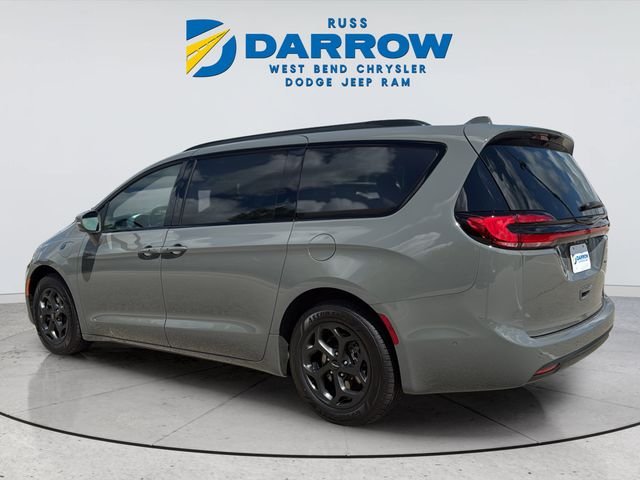 Used 2021 White Chrysler Touring L image 3