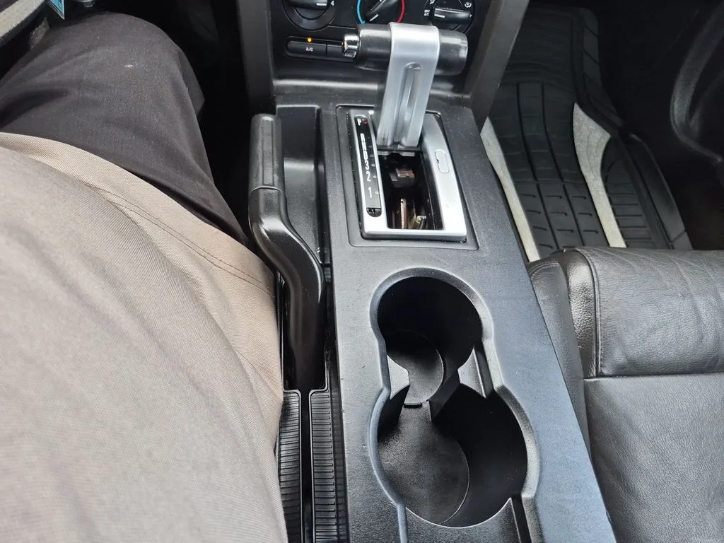 Used 2006 Black Ford V6 image 25
