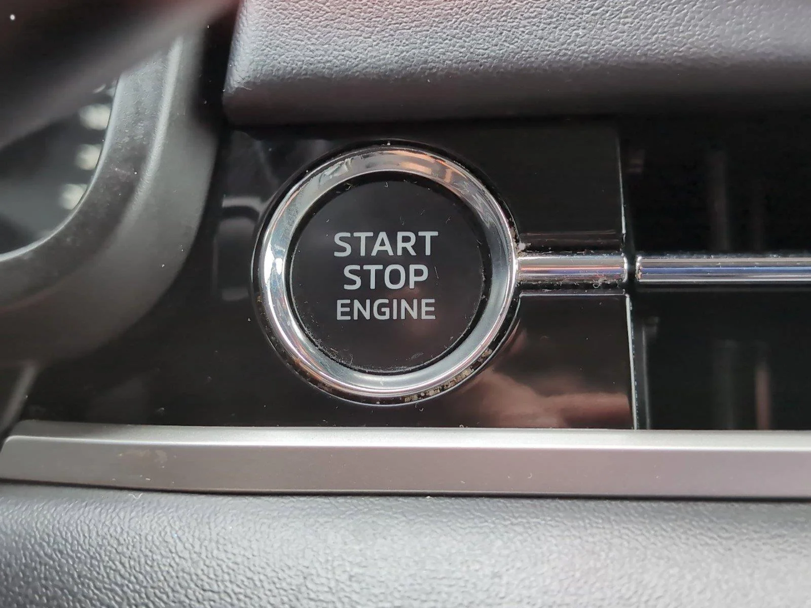 Used 2022 White Diamond Mitsubishi Black Edition image 35