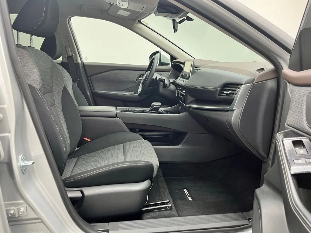 Used 2023 Silver Nissan SV image 32