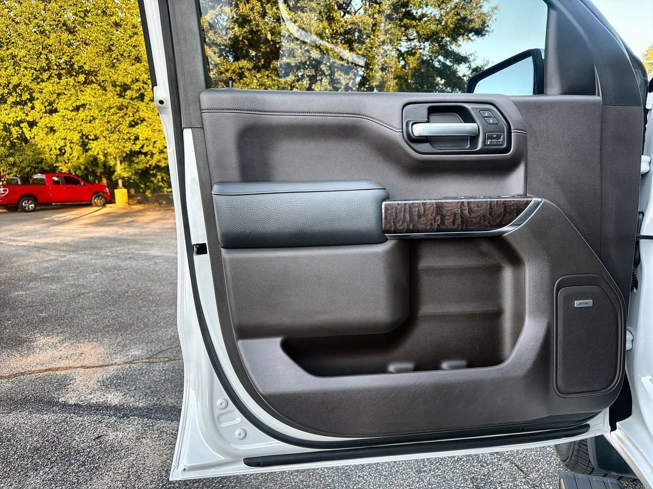 Used 2019 WHITE FROST TRICOAT GMC Denali image 18