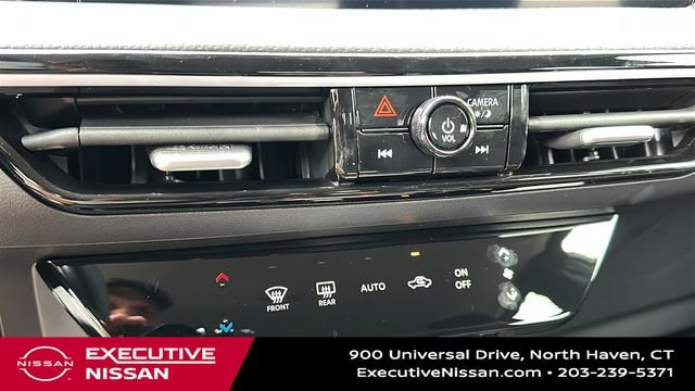 Used 2025 White Nissan SR image 17