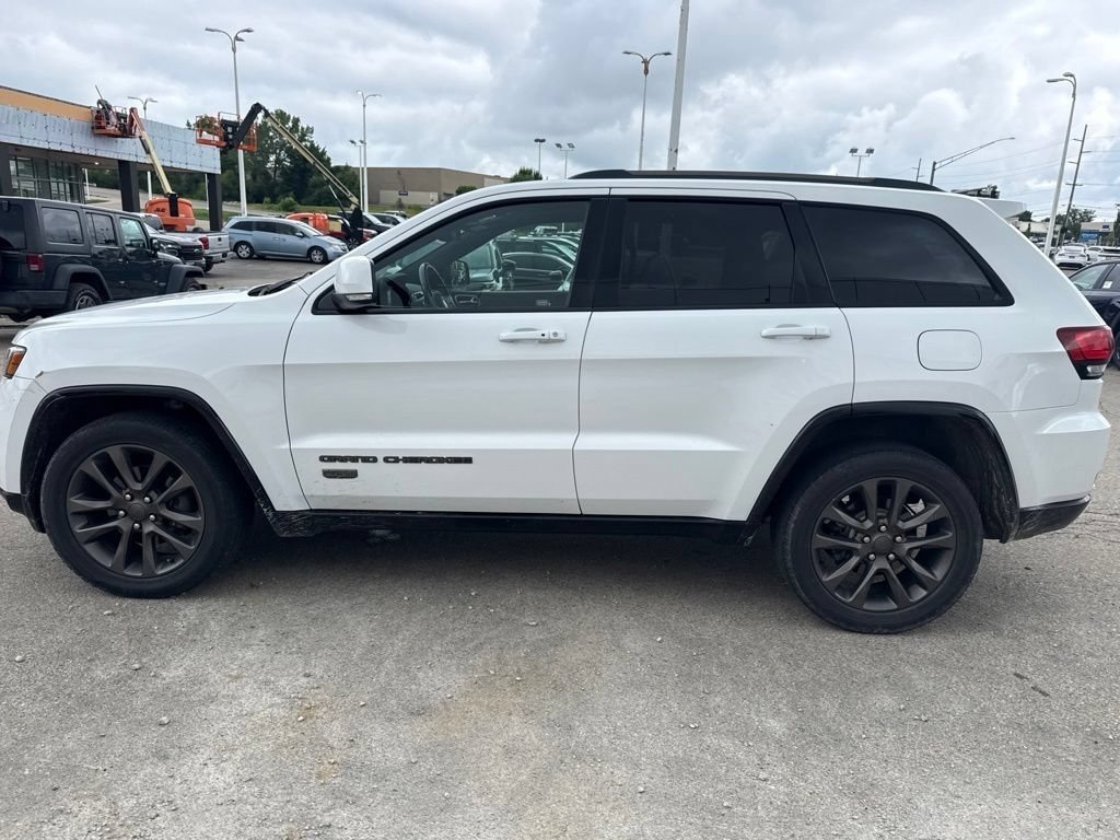 Used 2016 Bright White Clearcoat Jeep Limited image 10