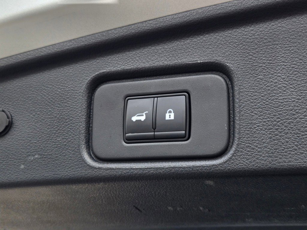 2025 Nissan Pathfinder SV - Photo 16