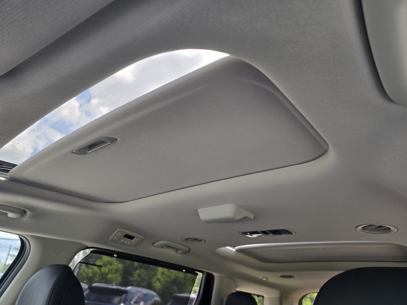 New 2027 Snow White Pearl Kia SX image 12