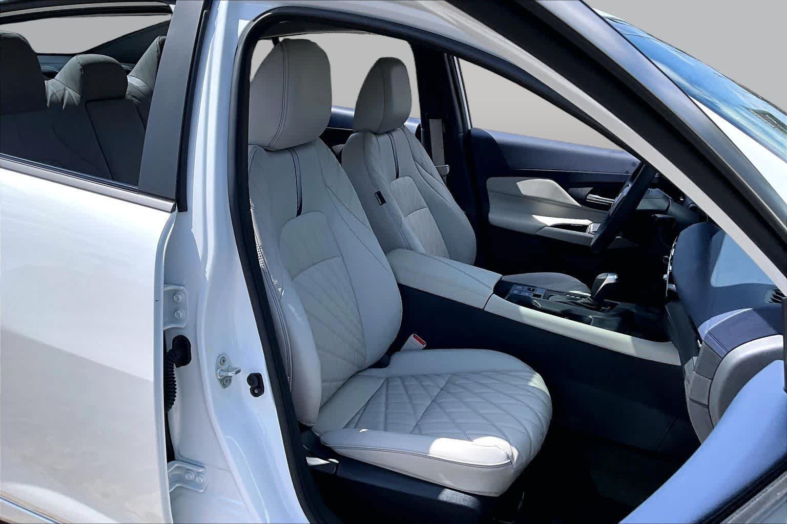 Used 2026 Aspen White Tricoat Nissan SL image 9