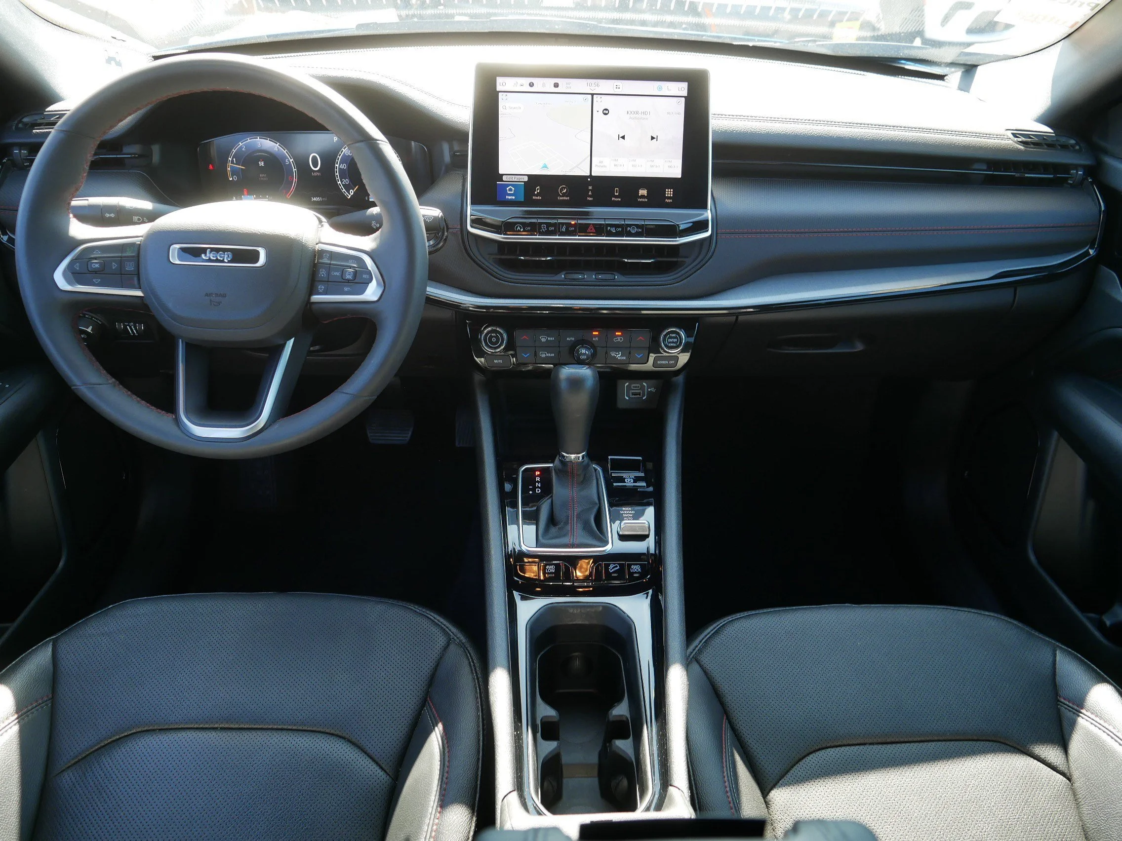 Used 2025 Hydro Blue Pearlcoat Jeep Trailhawk image 10
