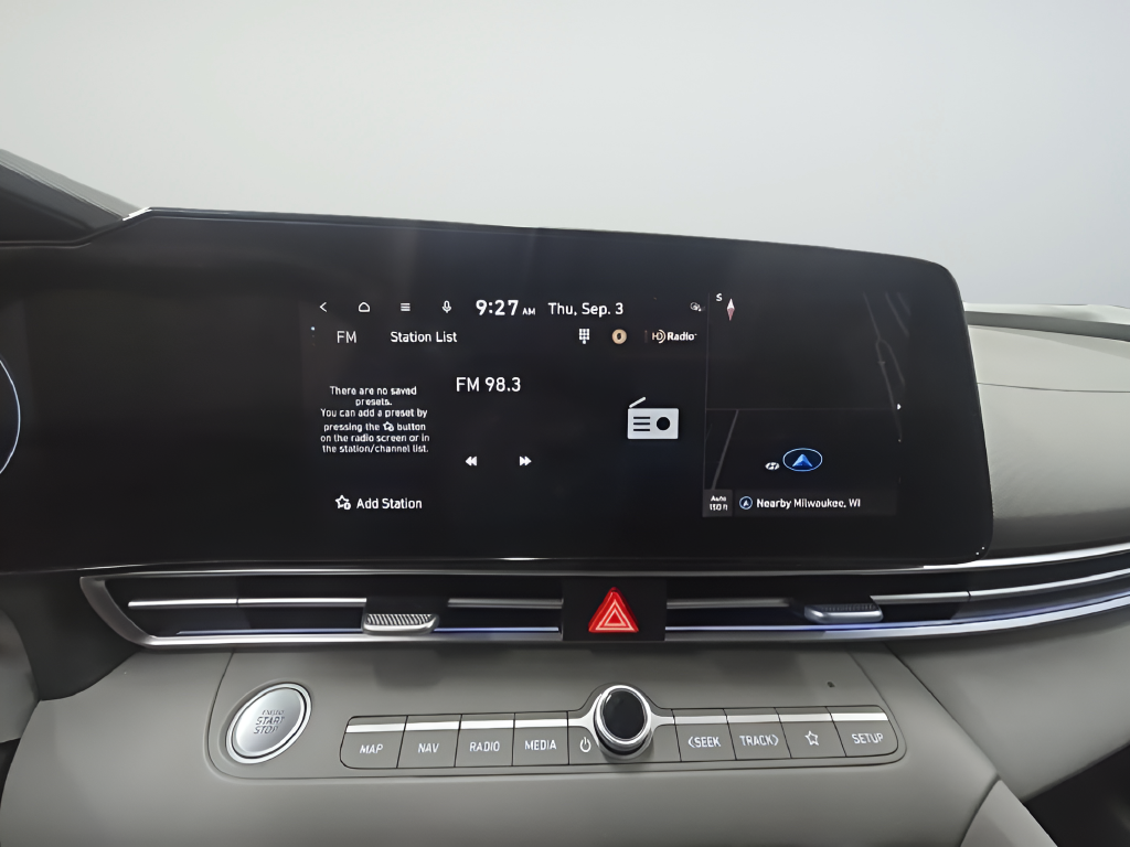Used 2025 Red Hyundai SEL Convenience image 31