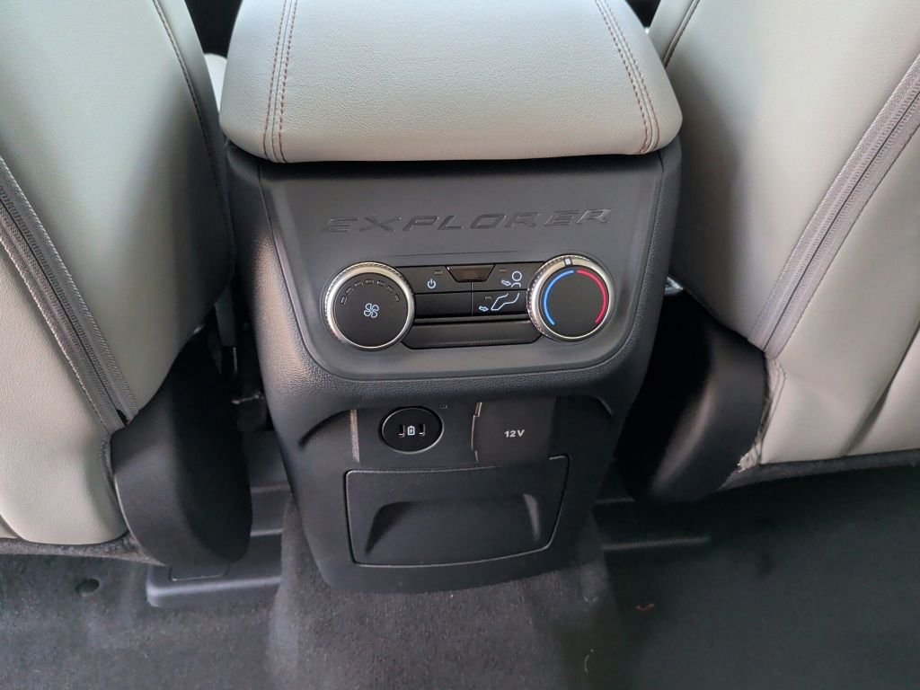 New 2026 Space White Metallic Ford Active image 38