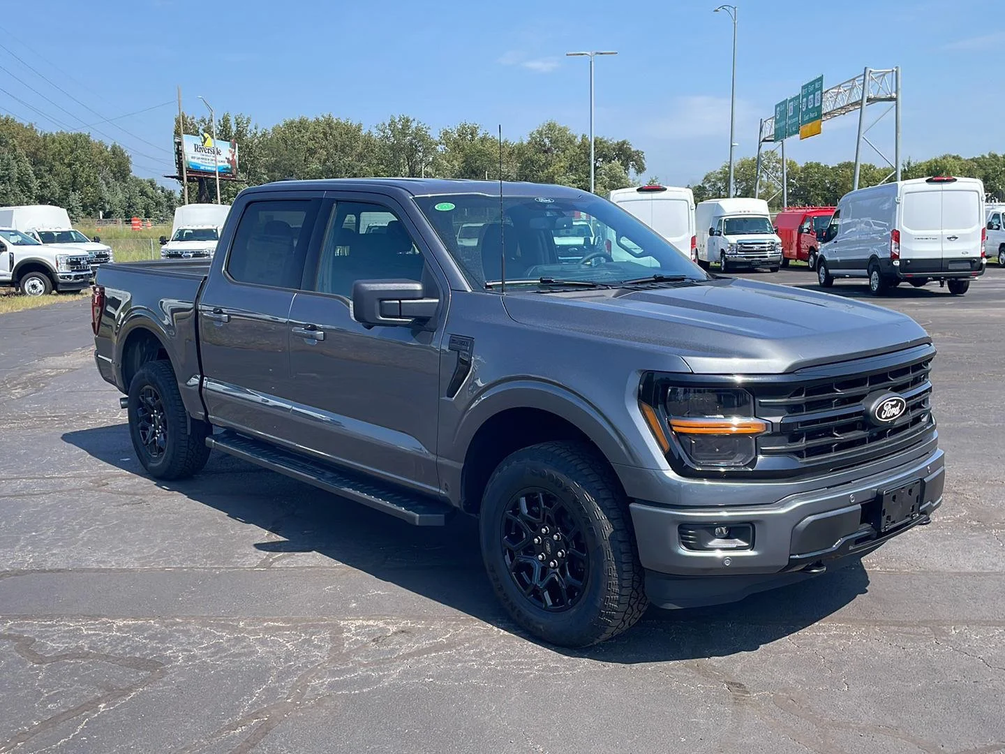New 2026 Carbonized Gray Metallic Ford XLT image 7