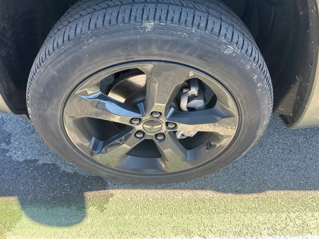 Used 2023 Gray Jeep Altitude X image 9