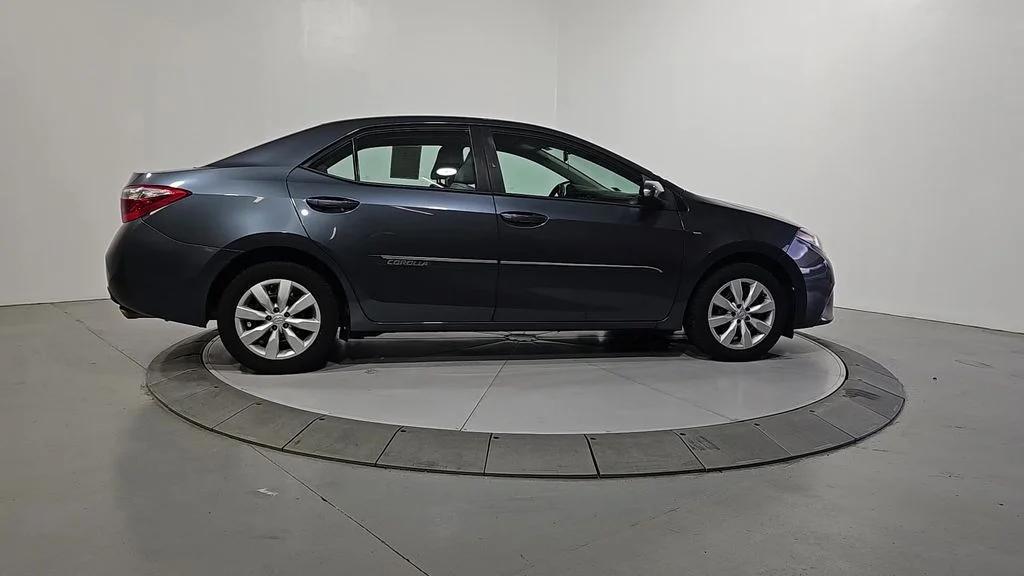Used 2016 Gray Toyota LE image 7