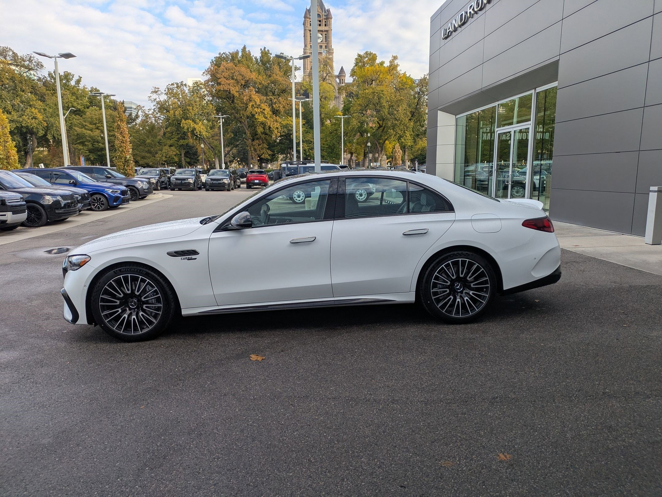 New 2026 MANUFAKTUR Moonlight White Magno Mercedes-Benz AMG® E 53 E image 7