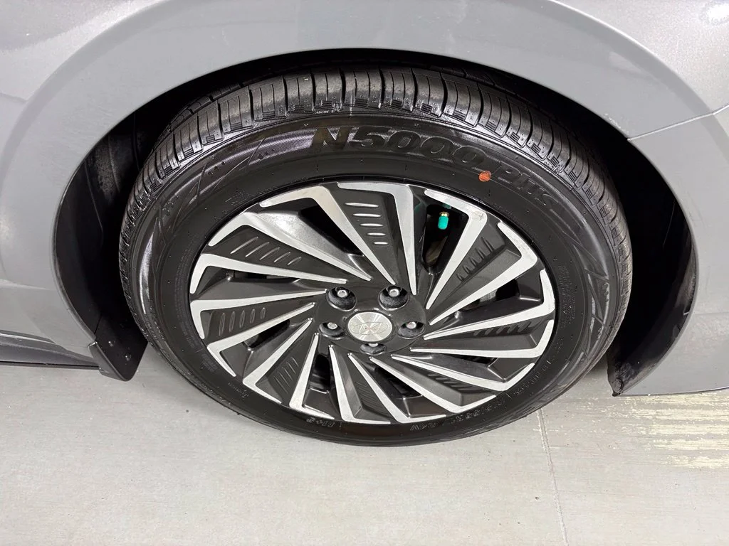Used 2022 Gray Hyundai SEL image 11