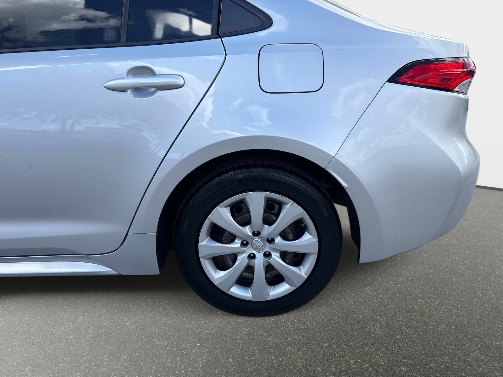 Used 2020 Classic Silver Metallic Toyota LE image 9
