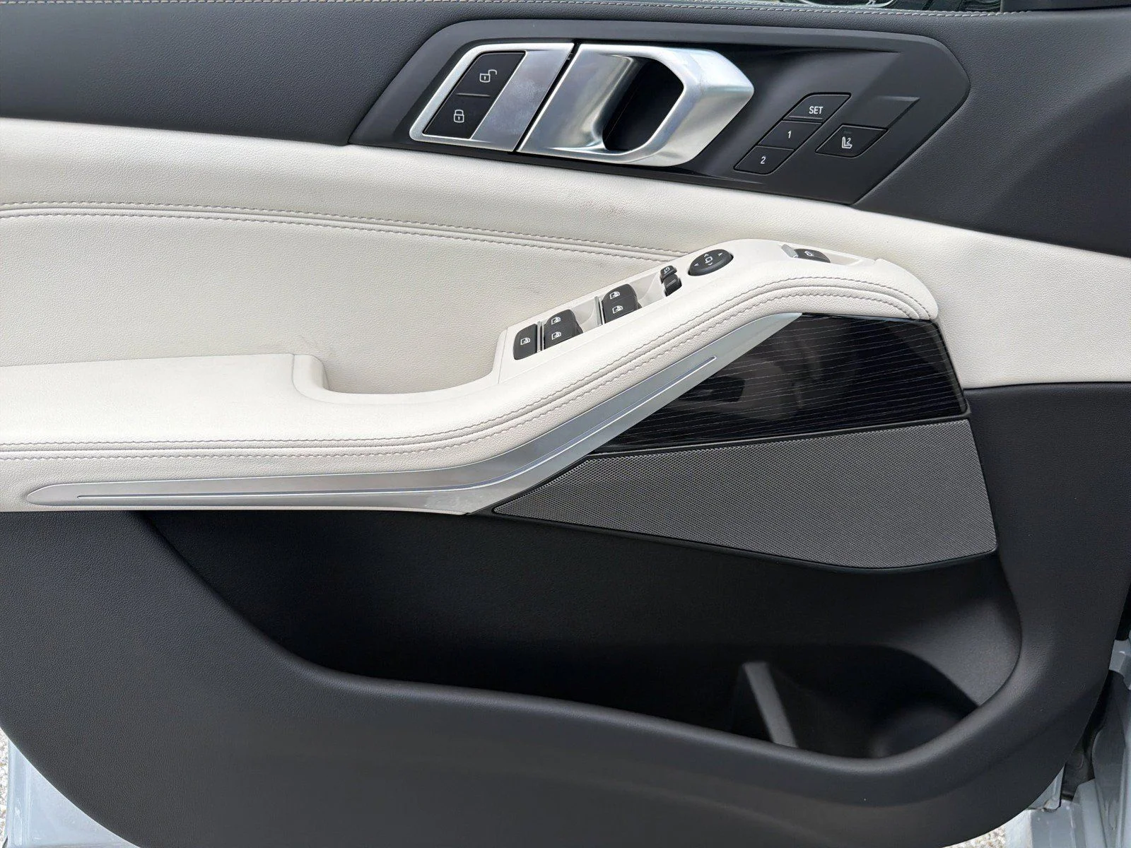 New 2026 Brooklyn Grey Metallic BMW xDrive40i image 27