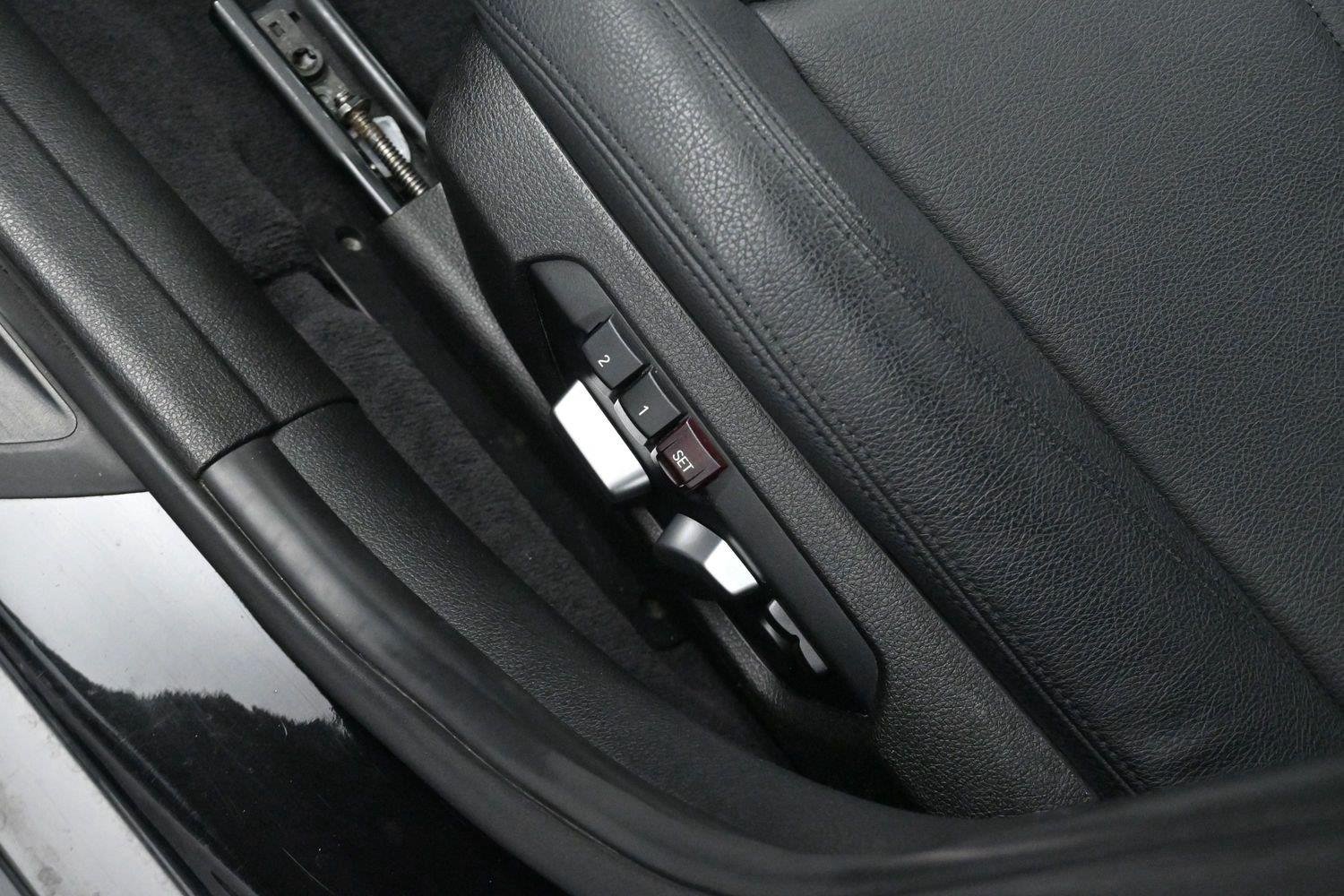 Used 2018 Black Sapphire Metallic BMW 330i image 13