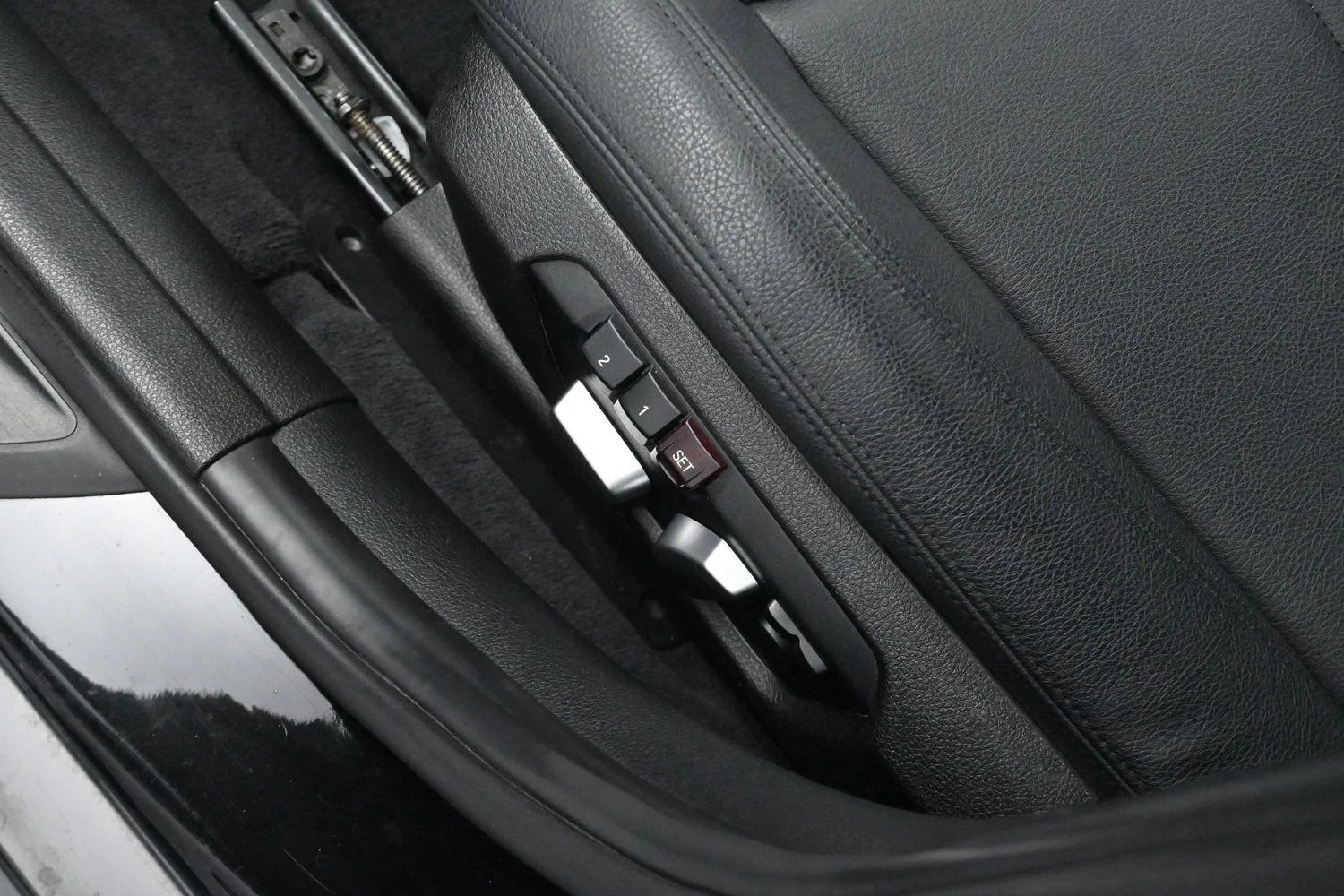 Used 2018 Black Sapphire Metallic BMW 330i image 13