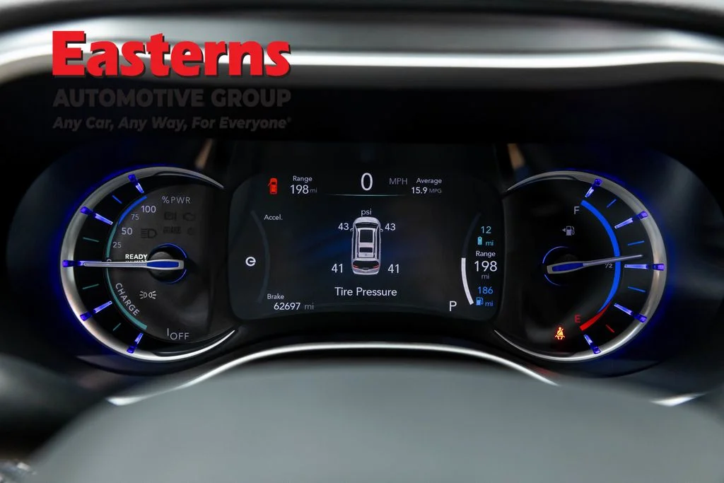 Used 2023 White Chrysler Touring L image 18