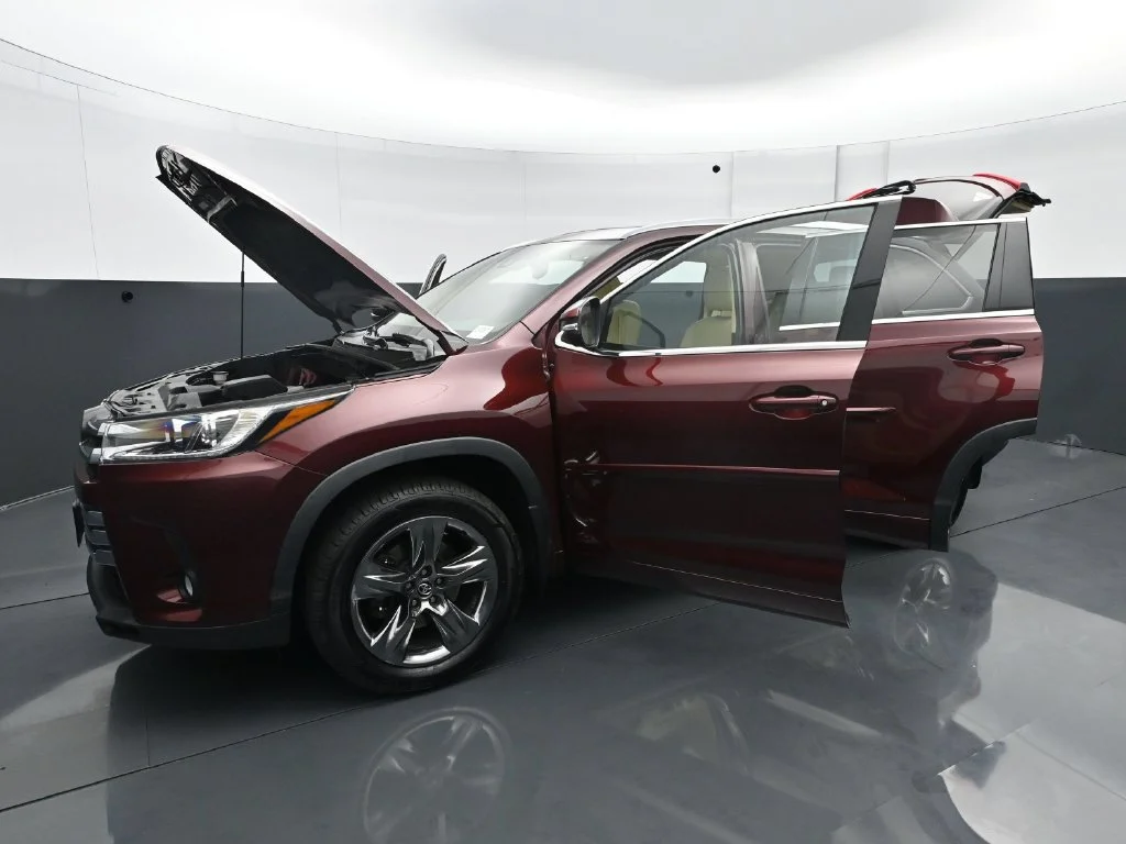 Used 2018 Ooh La La Rouge Mica Toyota Limited Platinum image 28