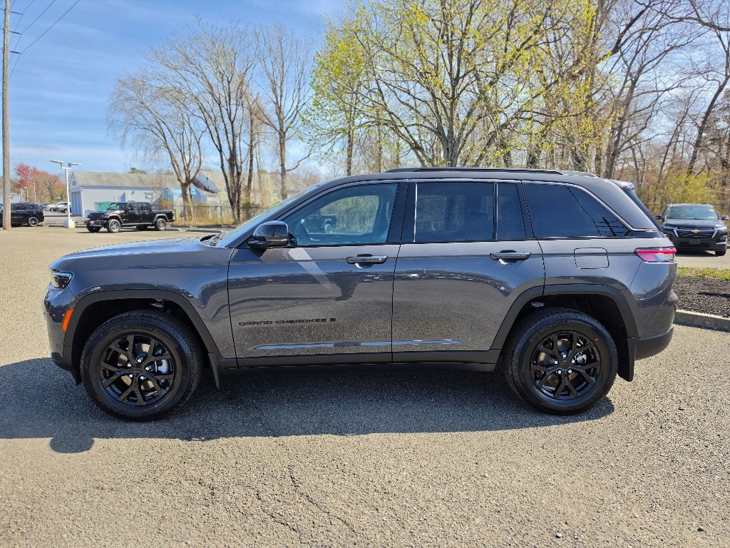 New 2026 Baltic Gray Metallic Clear-Coat Exterior Paint Jeep Altitude image 9