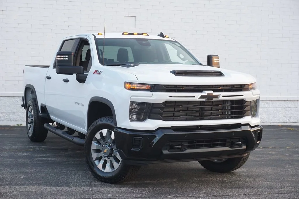 2026 Chevrolet Silverado 2500 HD Custom - Photo 2